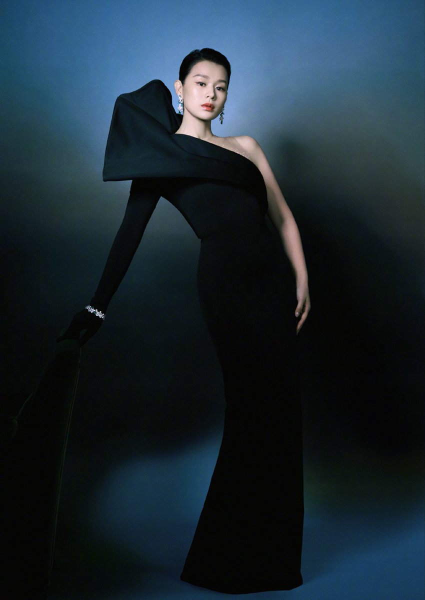 ThePoisonGame's tweet photo. Myolie Wu 胡杏兒 en Stéphane Rolland 2024 ���� https://t.co/3mQanLLz8n