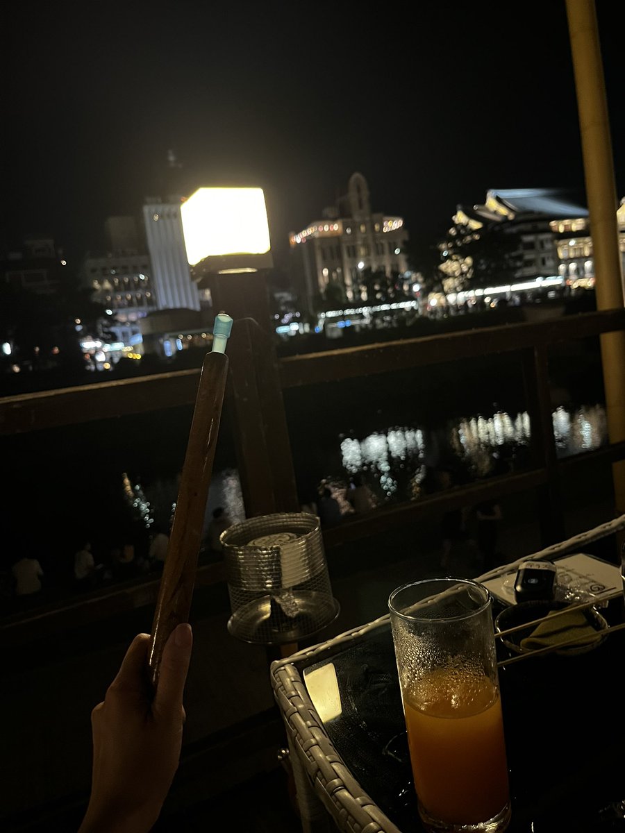 sayakaaa0312's tweet photo. 京都
先斗町のノースビレッジ初めてテラスにしたけど鴨川ビューでめちゃよかった

てかシーシャ屋さんめちゃ増えてた👼

歩いてるだけで幸福度高い https://t.co/D3yMq4ko4O