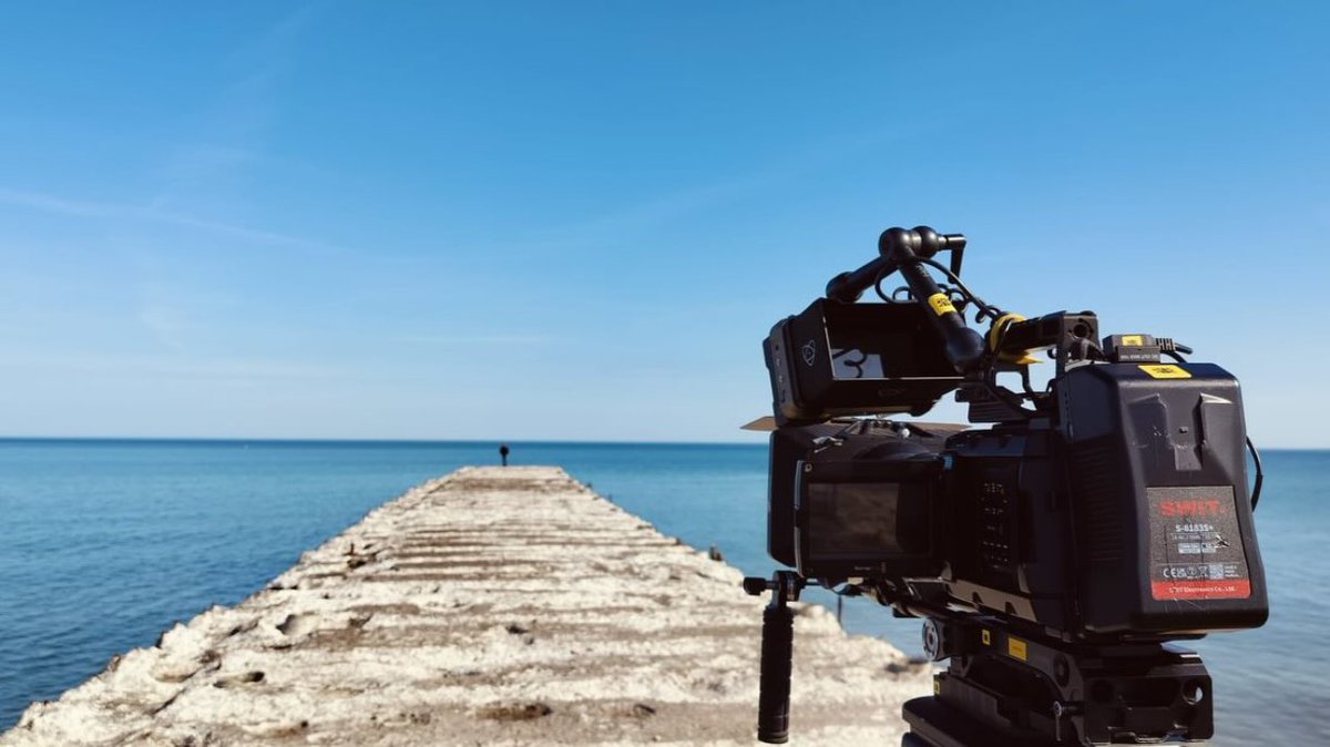 switglobal's tweet photo. On location for the documentary *Morze (nie) może*, the camera frames a quiet coastal composition. SWIT power behind the camera, supporting the shoot as the scene is recorded.
📷 @2 k 4kfilmrental
.
.
. #SWIT #CameraPower #FilmProduction #OnLocation #BehindTheScenes #CameraRig https://t.co/JKvkJNVoXi