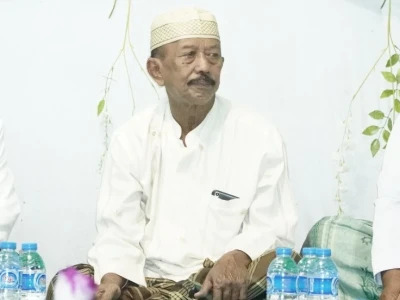 nu_online's tweet photo. Innalillahi wa innalillahi rojiun, berita duka menyelimuti keluarga besar Pondok Pesantren Bahrul Ulum Tambakberas, Kabupaten Jombang. Salah seorang pengasuh ribath di Pesantren Tambakberas, KH M Roqib Abdul Wahab (Gus Roqib) wafat. https://t.co/dgrv2QTrVo https://t.co/BcSFep1rrM