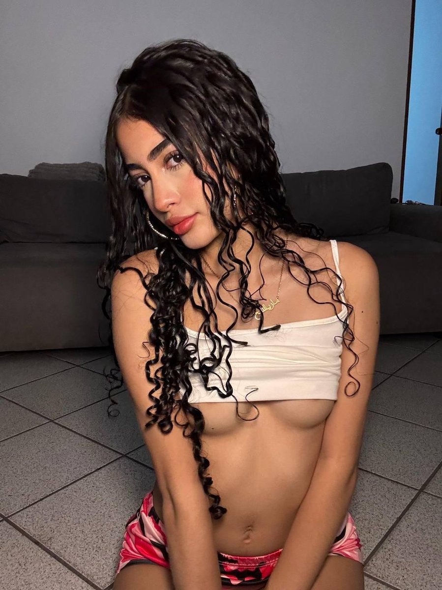 uryourpetite's tweet photo. okay yolo, sending nudes to every “yes” i get. let’s make it spicy 😈 https://t.co/EAWBOtCBvW