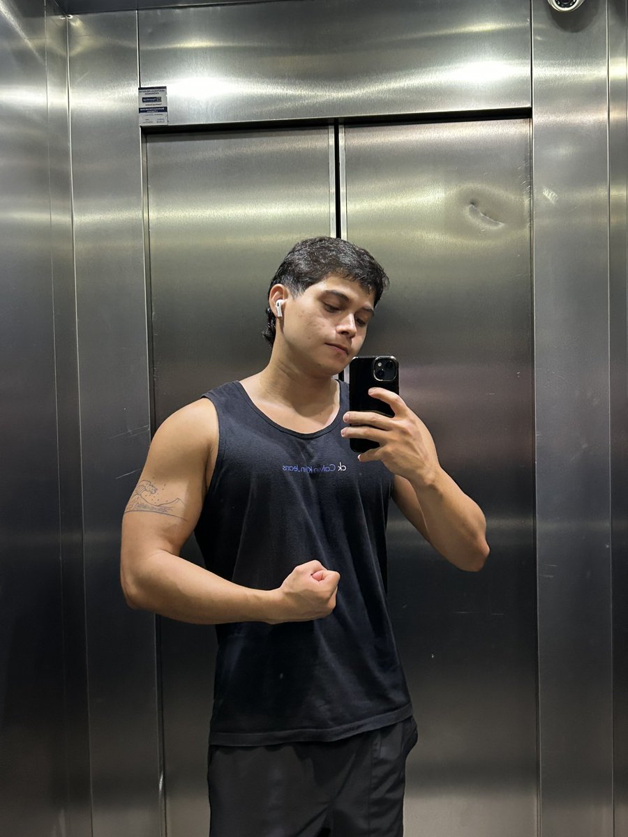 BadGuymaxw's tweet photo. @uber_taradao Falta o meu no bonde https://t.co/LIrWidV3ID