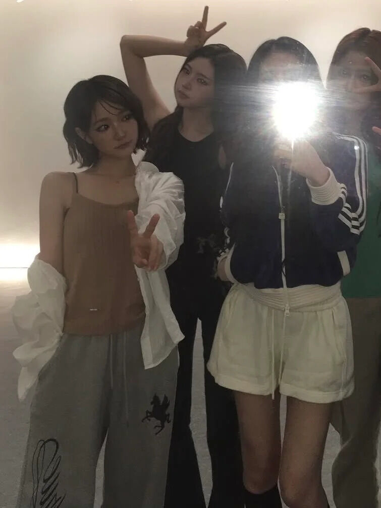 alldazetxt's tweet photo. 📌 KiiiKiii JIYU着用パンツ情報！

え、可愛すぎませんか...？😭💖

■ ブランド : luvistrue
■ 商品名 : EL UNICORN TRAINING PANTS(GRAY)
https://t.co/poMMzYTcJW

⁺˚꒰ 記載のリンク経由で購入が発生した場合、報酬を受け取ることがあります ꒱˚⁺

#KPOPファッション #韓国ファッション #アイ https://t.co/pVgRRivKm5
