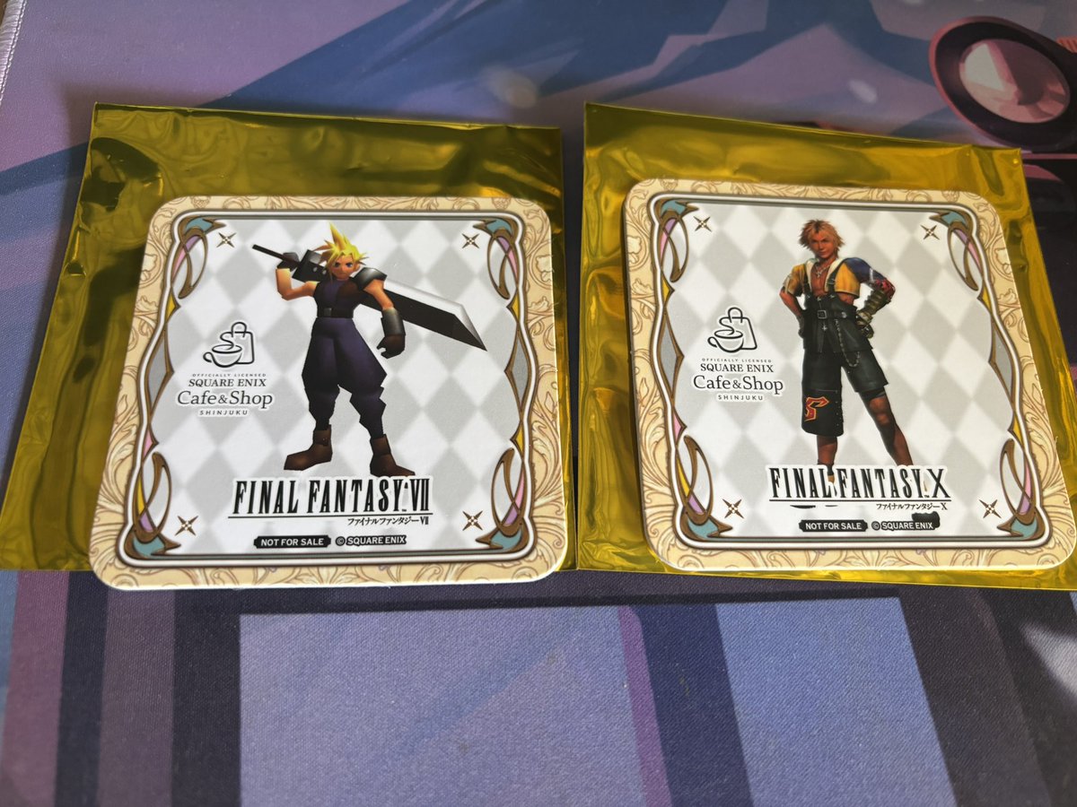 aaachan_fv's tweet photo. 【交換希望】スクエニカフェ￤ﾌｧｲﾅﾙﾌｧﾝﾀｼﾞｰ￤FINAL FANTASY￤FF￤ニーアオートマタ￤NieR￤ニーア

譲*FF クラウド.ティーダ 
     NieR 2B.ポッド.司令官
求*FF ヤシュトラ.ライトニング.ノクティス
     NieR アダムイヴ.デボルポポル

2Bは悩んでいるため他と纏めて。2枚〜郵送 https://t.co/dnjMfuoqwB