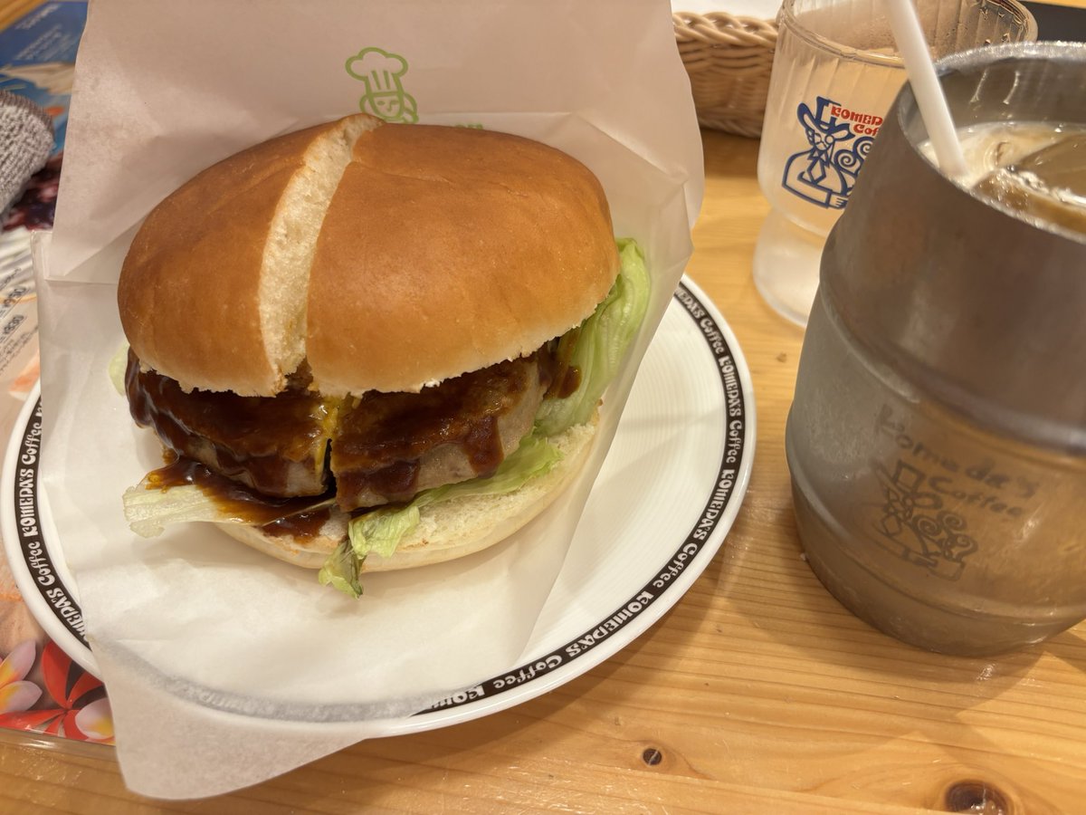 RMatufuji's tweet photo. おはようございます☀
今日は早速、コメダ珈琲店でハワイを頂いてきました
ロコモコバーガー🍔ボリュームあって美味しい😋 https://t.co/tTzLEyFeFi