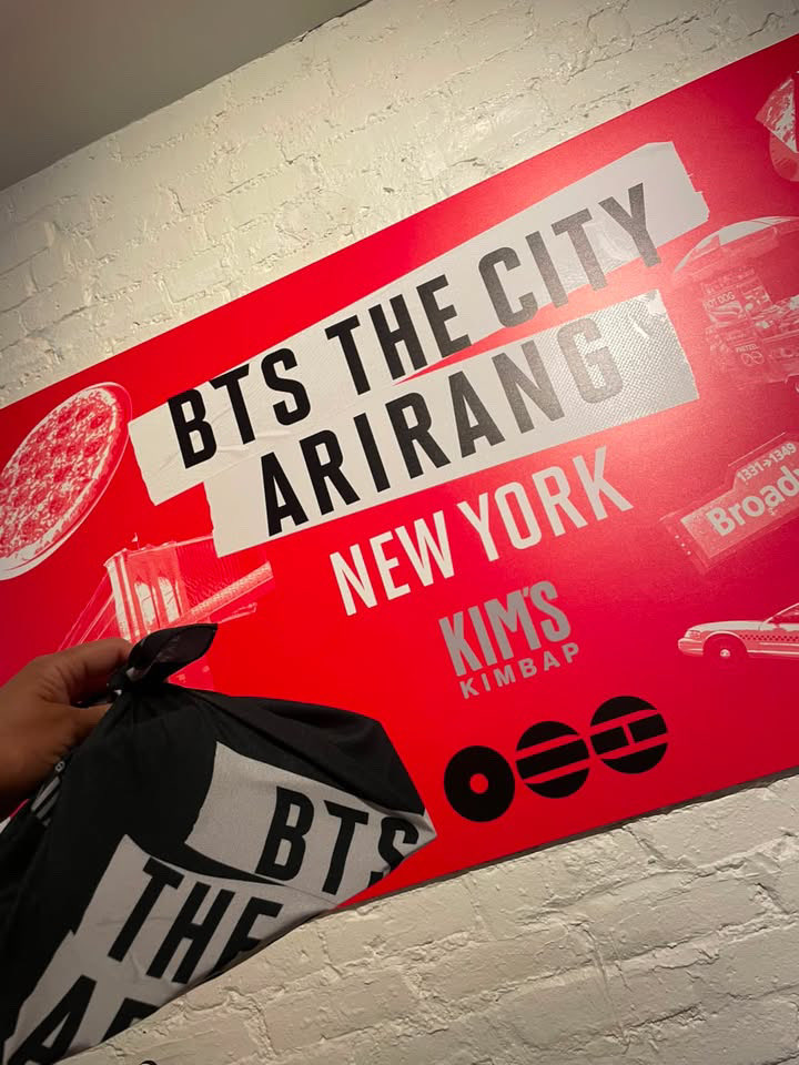 BTSARMYKitchen's tweet photo. #BTS_In_The_City_NYC 

Got the set from Kim’s Kimbap !
Amazing people from the owners to the staff ! Very orderly. Get there early it’s a limited amount of scarves (ends around lunch time). There’s always a line from before they open. ARIRANG SET IS $27 with tax (no tip) https://t.co/qrYri9DfDG