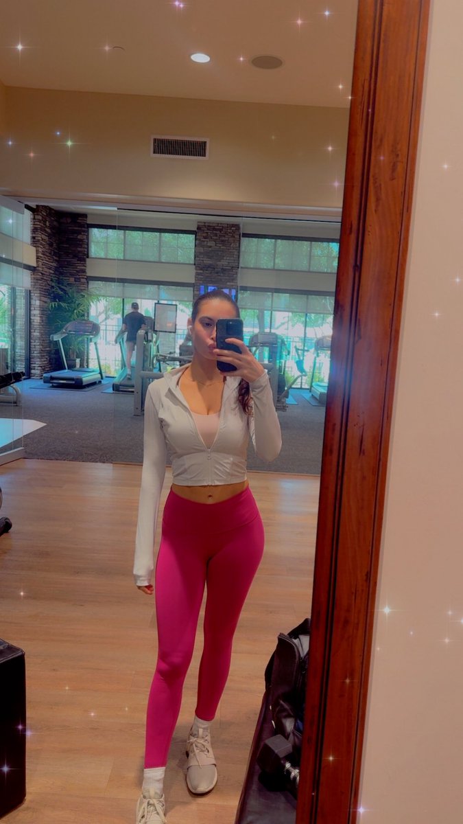elanalei's tweet photo. To gym or not to gym https://t.co/pAUkOKAh8J