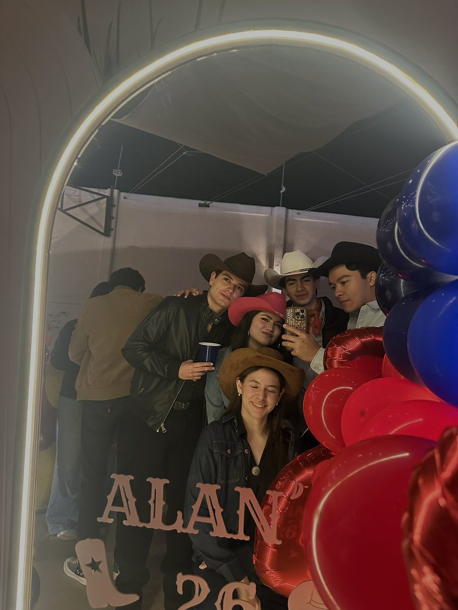 memooriverar's tweet photo. No había subido mis fotos cowboy aquí 🐴 https://t.co/UwWQ3uMXRP