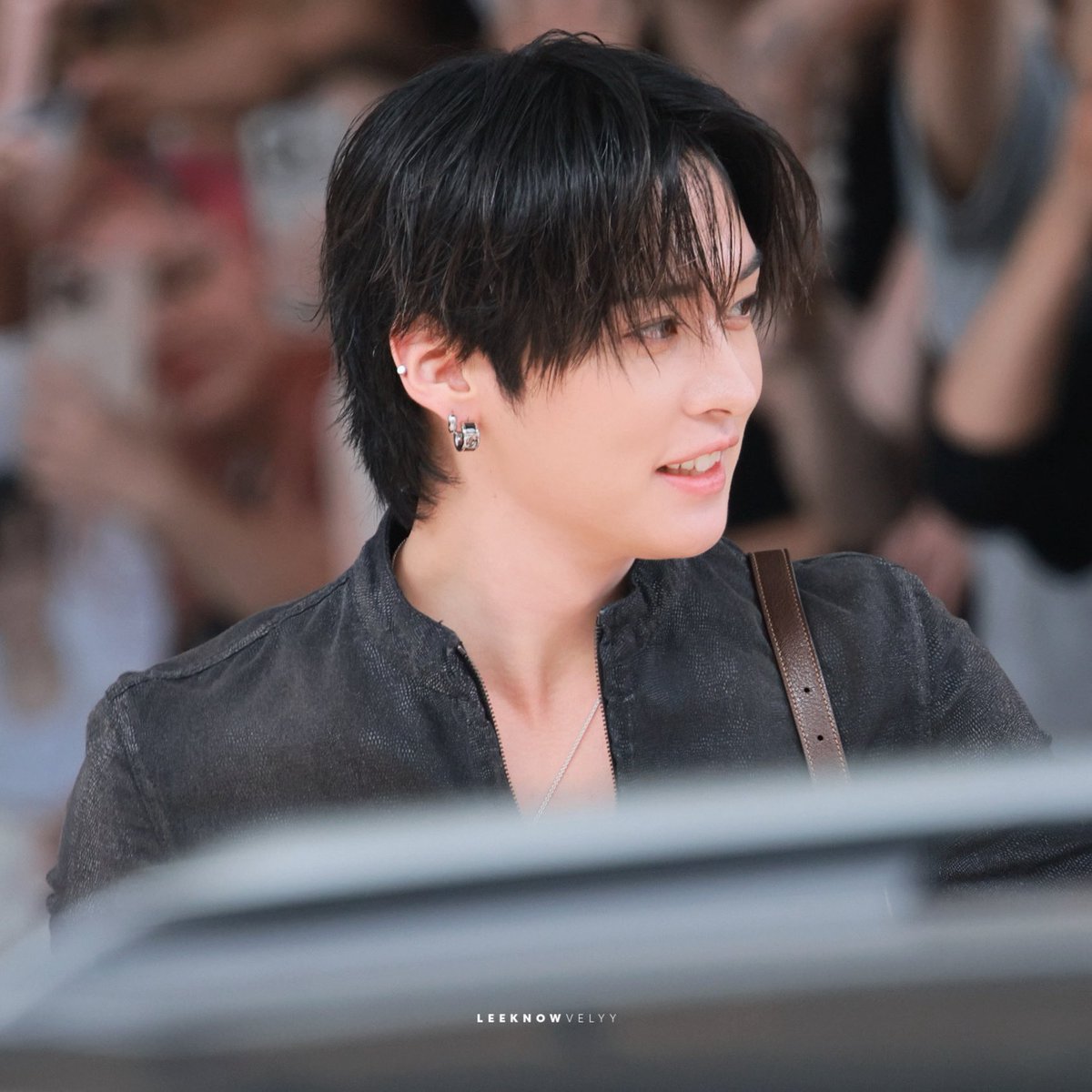 leeknowvelyy's tweet photo. 260730 #리노 #LeeKnow #LEEKNOWxGUCCI 해피캣 퇴근해써여🖤 https://t.co/4YKmoI4yNA