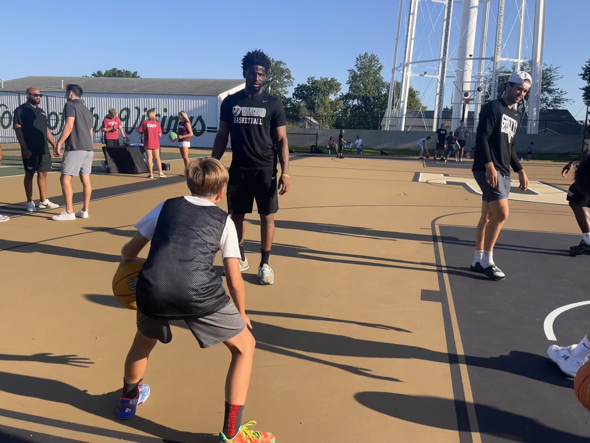 ValpoBasketball's tweet photo. Thank You @ValpoParks for having us out to Tower Park to spend time growing the game in Northwest Indiana 🔥🏀
#SeeTheLight https://t.co/fe60MF1Pev