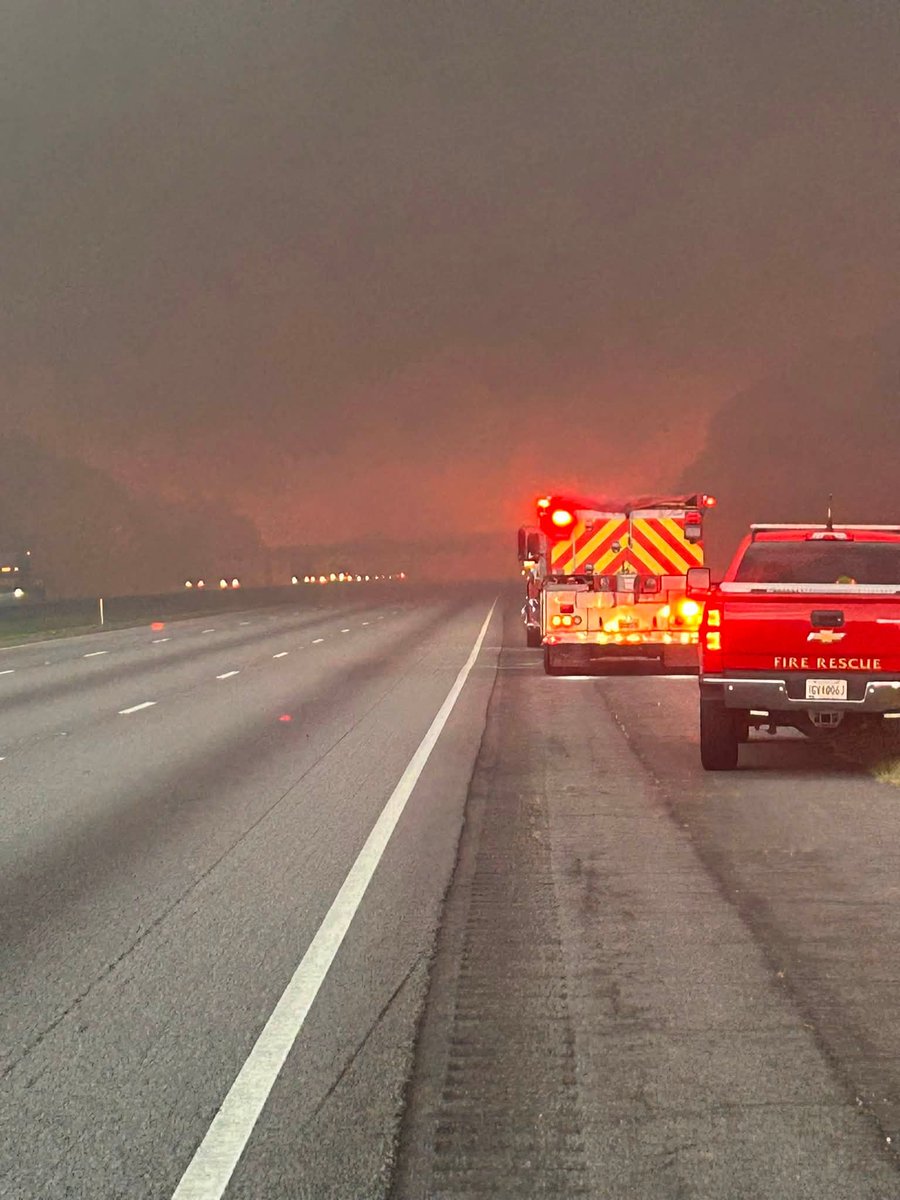 MikeFirstAlert's tweet photo. #firstalertwx WED. JULY 29, 8:15PM - Camden Co. Georgia - just north of Fl./Ga. state line - I 95 N &amp; S bound closed from Exit 14 to Exit 22 due to heavy smoke and low visibility from an active fire.  Traffic is being diverted to Hwy 17 @ActionNewsJax @WOKVNews https://t.co/QC8FqxlC9J