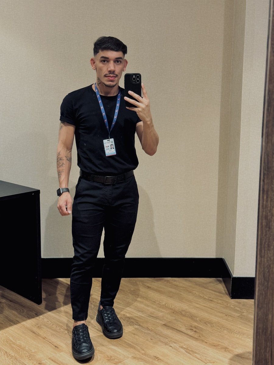 baixin27's tweet photo. All Black 🖤 https://t.co/ROjexwJpfV