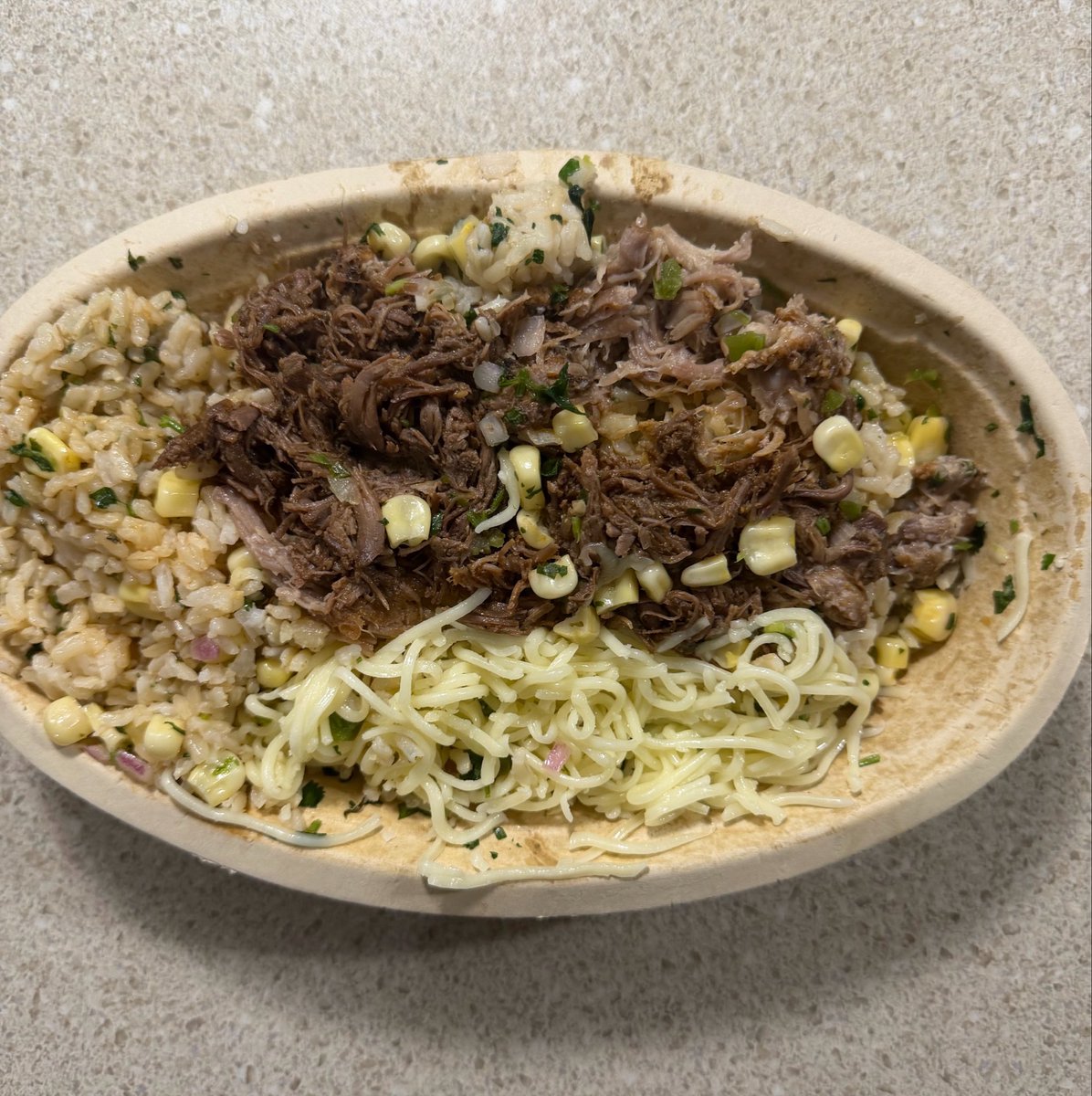 m0nsterwings's tweet photo. chipotle bowl for dinner omad😩
⋆｡𖦹°⭒˚｡⋆

proteins (190cal): 
- ½ carnitas 
- ½ barbacoa 

-brown rice  ~210 cal
-roasted chili-corn salsa ~80 cal
-cheese  ~110 cal

totals:
590cals
36g protein https://t.co/qeUPfeIpi4