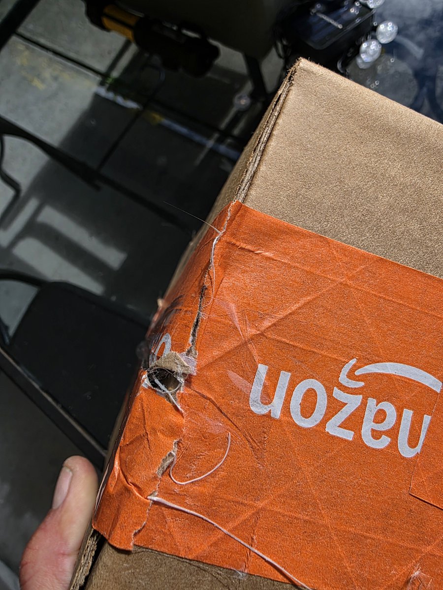 Adamspider7's tweet photo. I was told thay drivers check packages to see if its something they want... wonder if its true. Item was not missing but oryginal packaging was indented ... I have cameras so I know no one else was at my home when I got it. Box was definitely cut open and taped up.
@amazonca https://t.co/aqpLAOoixO