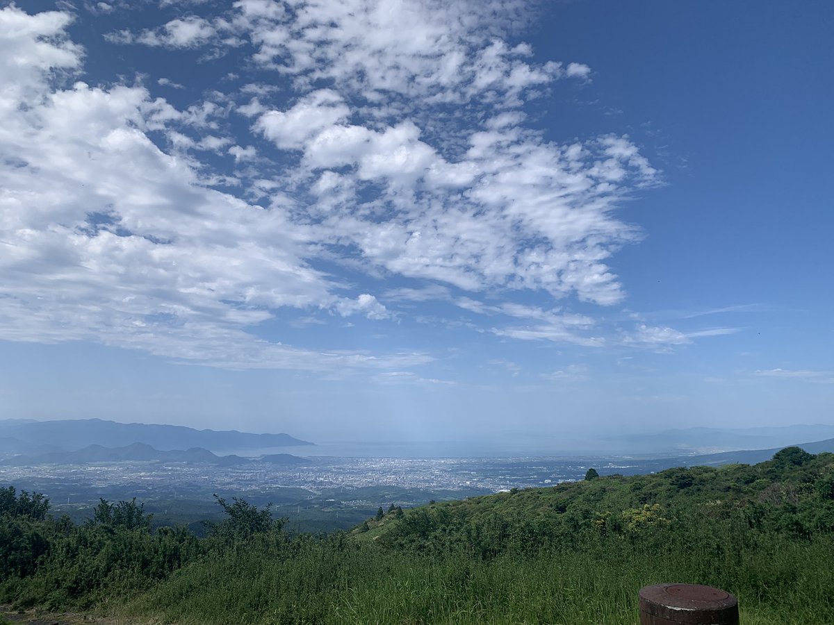 HakoneFUJIVIEW's tweet photo. 7月30日(木)
おはようございます。
久しぶりの富士山🗻
#箱根ブルー な空！
ドライブ日和になりました。
本日も17時まで営業します🈺
#芦ノ湖スカイライン #いまそら https://t.co/60EUplJM84