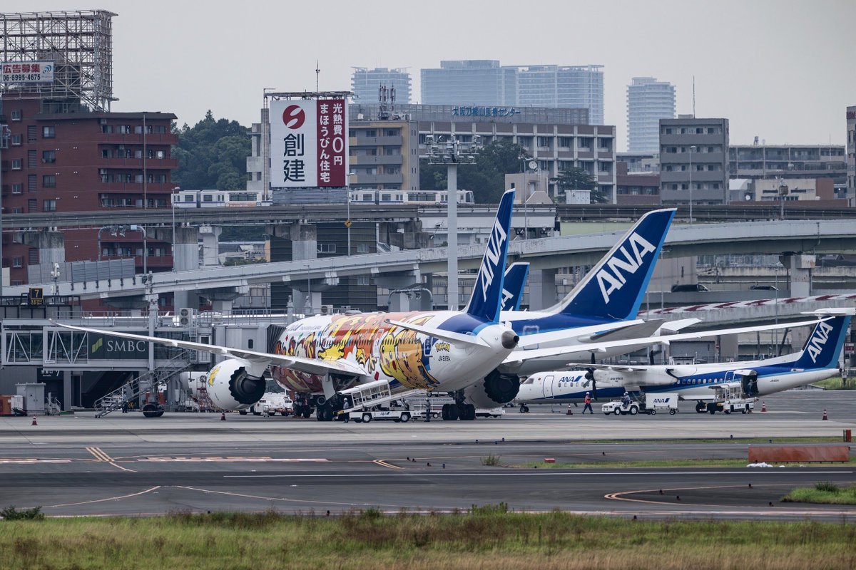 skyparkitami's tweet photo. ポケモンジェット✈️
スタッフさんが撮影してくれてました👀
楽しげな元気もらえる柄ですね✨
昼からまた伊丹に来てくれると聞きました😊✨ https://t.co/bwvQ52KJFm