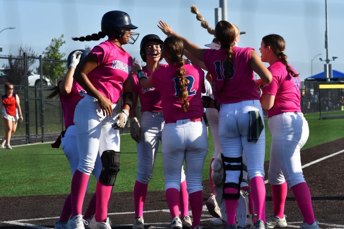 KateSutton2029's tweet photo. What a great season with some great teammates, finishing with a record of 46-16-3. I am sad for it to end and I’ll miss these girls but I wish everybody the best next season. 
STATS: 147 PA | .420 AVG | 1.247 OPS | 55 H | 7 HR | 42 RBI | 69 R | 22 SB | 
FZW UP NEXT 💜🖤💜 https://t.co/AUS2gumbgt