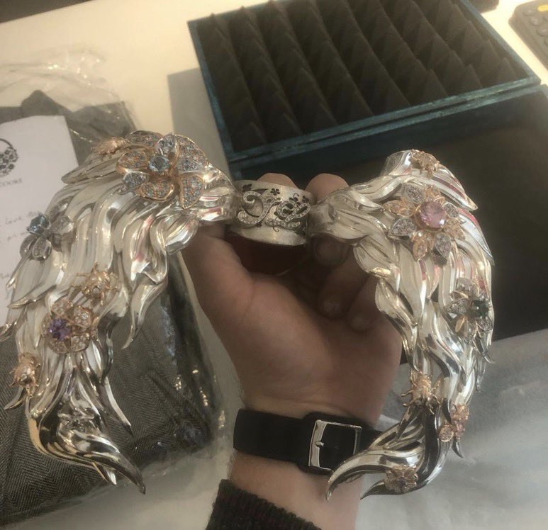 welcome_jpeg's tweet photo. yung lean’s silver microphone wings https://t.co/Q34ddzv7zq