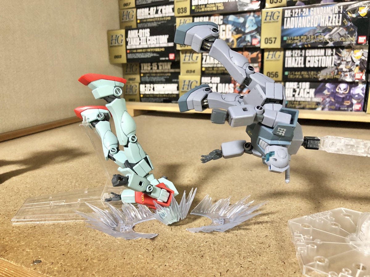 kunothisu's tweet photo. #ガンプラ4コマ
「幽体離脱」 https://t.co/zsZzN1a3HE
