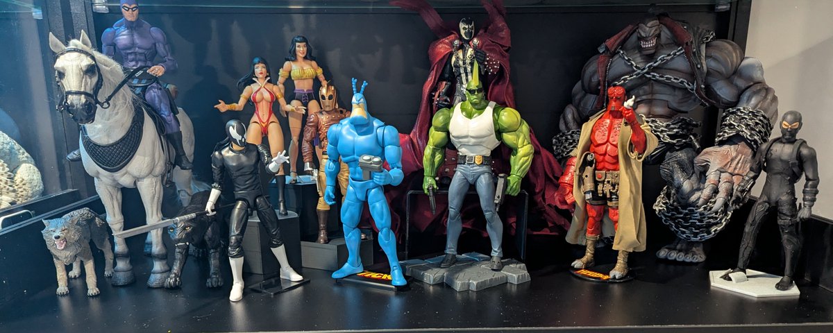 SalemCrow's tweet photo. Put a new shelf together on Monday. This is the non DC/Marvel comic shelf. #theTick #SavageDragon #Spawn #Hellboy #ThePhantom #TheRocketeer #Grendel #Pitt #Vampirella @mcfarlanetoys #bigbadworkshop #loosecollector #NECA https://t.co/qUdCS2D1D6