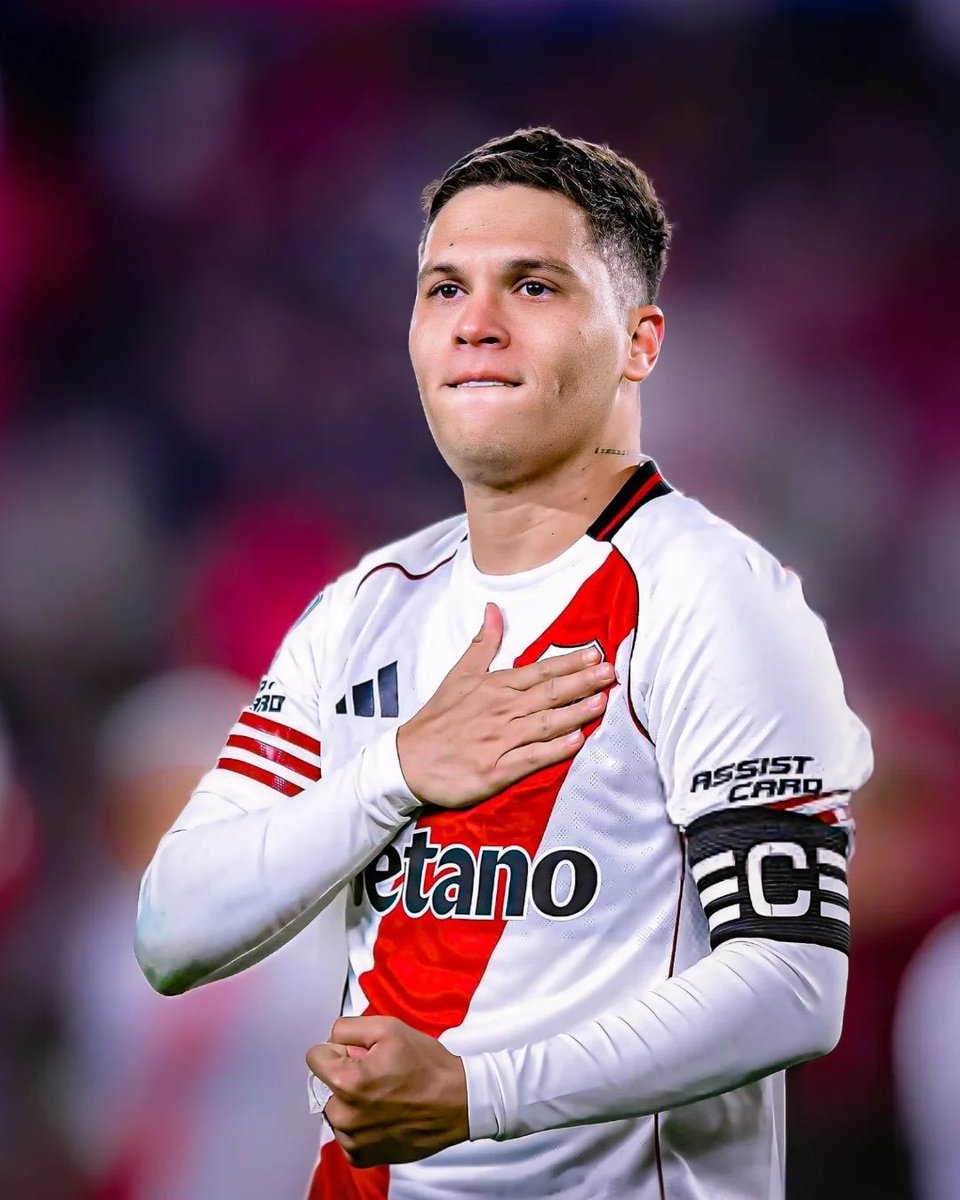 Trezeguetista7's tweet photo. "Nos esta faltando ese pase filtrado".

Coudet en la conferencia, luego de no darle pelota a Juanfer y dejarlo ir como si nada. https://t.co/GyAdGsRfdu