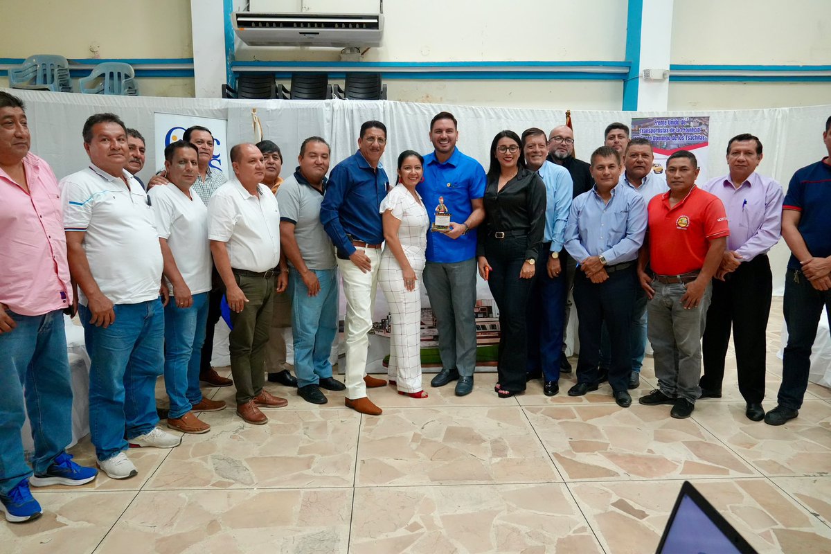 AndresFantoniB's tweet photo. Hoy compartí una jornada de diálogo con el gremio de transportistas de la provincia de Santo Domingo de los Tsáchilas, un sector estratégico que, con su trabajo diario, impulsa el desarrollo y la movilidad de miles de ciudadanos.

Escuchar sus inquietudes y conocer de primera mano sus necesidades nos permite construir políticas y acciones que respondan a la realidad del territorio. Estoy convencido de que el diálogo permanente, la participación y el trabajo conjunto son el camino para fortalecer un servicio de transporte más eficiente, seguro y comprometido con la ciudadanía.

Además, asumimos el compromiso de promover espacios de capacitación que fortalezcan sus capacidades, porque invertir en el talento y el conocimiento de quienes sirven a la comunidad también es apostar por el desarrollo de la provincia y del país.