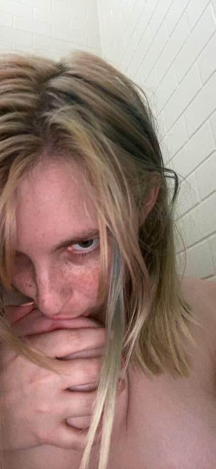 MariaKate44's tweet photo. Bored and horny 💦🍆 https://t.co/epgYyaIL2d