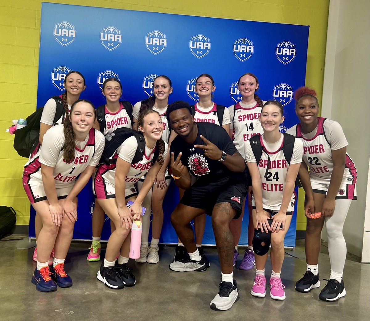 ellajill4's tweet photo. Had a great last weekend with my team. Looking forward to putting in work during the offseason to get ready for school ball. Excited to compete with this team again next year!🕷️🩷 @SpiderElite2027 @Rocket_Dockery @rashunda_jones https://t.co/vAw1hgieLg