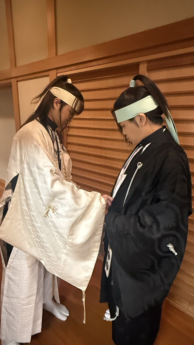 touken_nohkyo's tweet photo. 🌸┈┈┈┈┈
髭切役　　野村裕基さん　
膝丸役　　大槻裕一さん　 
源頼光役　梅若志長さん　
独武者役　福王和幸さん
　　　　　　┈┈┈┈┈🕸️

#能狂言刀剣乱舞 https://t.co/CAkT9F9nlB