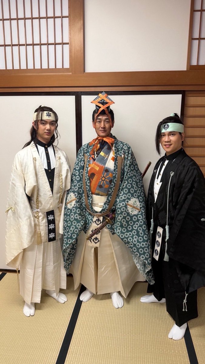 touken_nohkyo's tweet photo. 🌸┈┈┈┈┈
髭切役　　野村裕基さん　
膝丸役　　大槻裕一さん　 
源頼光役　梅若志長さん　
独武者役　福王和幸さん
　　　　　　┈┈┈┈┈🕸️

#能狂言刀剣乱舞 https://t.co/CAkT9F9nlB