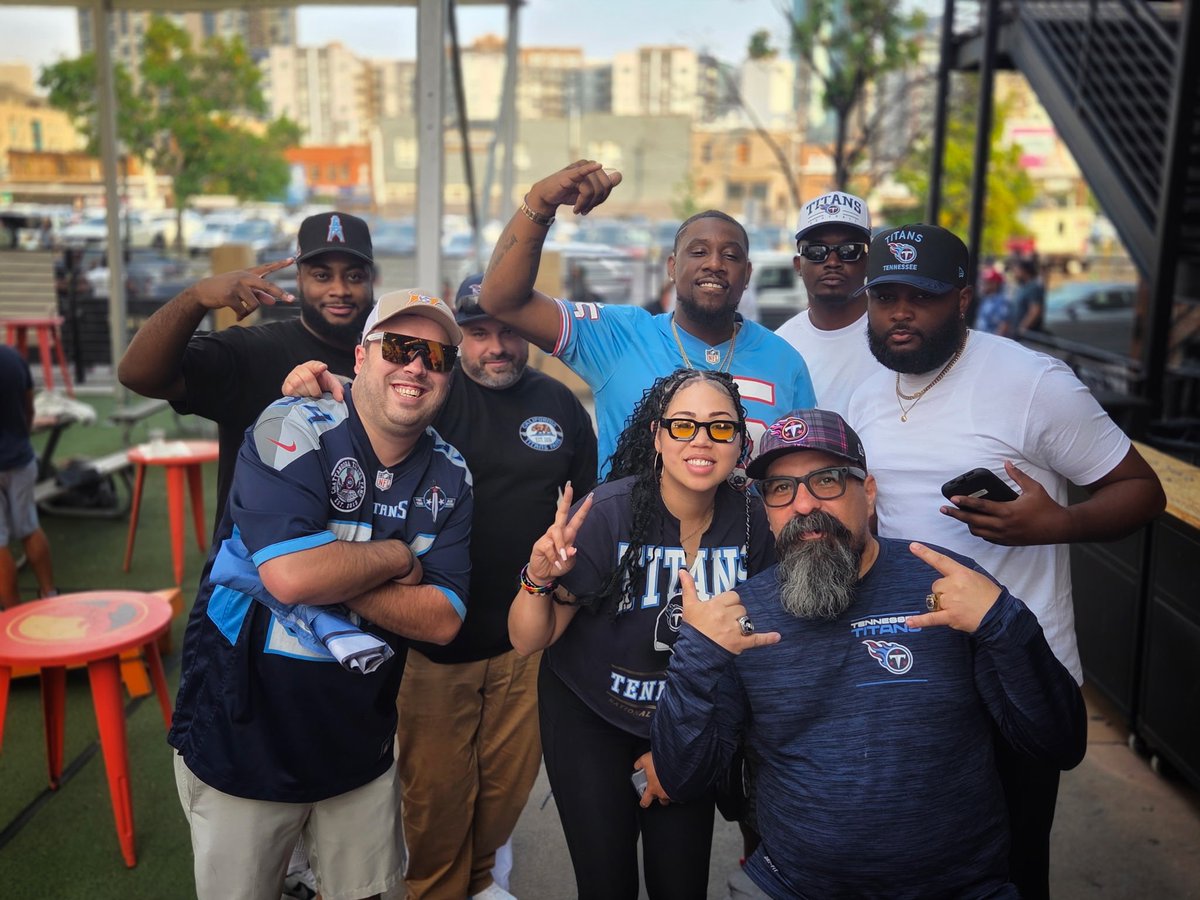 BamRich3's tweet photo. That time me @Jae_Mieko @Skullspliter1 @loganm744 and the homies got together....man a time was had this day!!!!! If we don't do nothing else....WE GONNA KICK IT!!! TITAN UP ⚔️ ⚔️  #Titanup #Thepeoplesfan #intheclouds https://t.co/iiRBuD393W