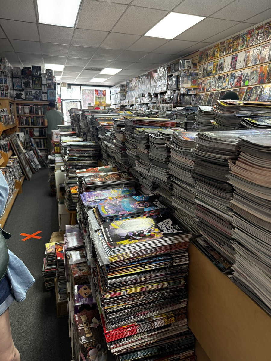 CBCCPodcast's tweet photo. New Comic Book Day at Yesteryear Comics in San Diego, California. https://t.co/hy0dPBFpjp