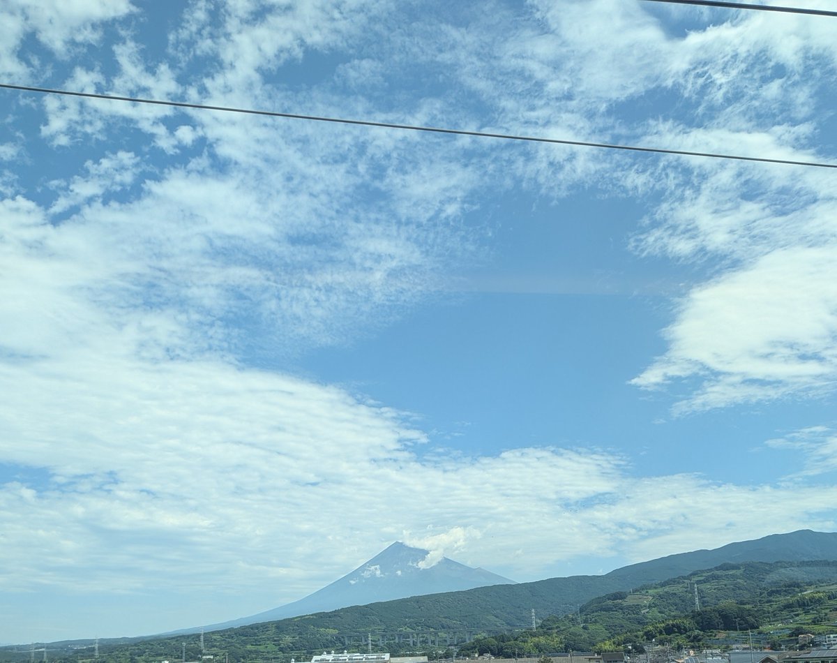 Naopyongogo's tweet photo. 山見えてきたー⛰️

富士山見えたーー🗻💖

癒される〜〜🥰

眠くなる〜😴 https://t.co/vcIFfiUwhv