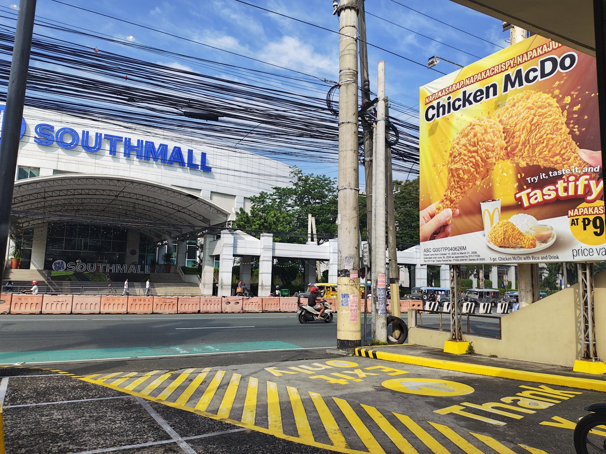 molavefinds's tweet photo. @Matt_Pinner @sciencegirl @FrugallyGourmet Which taste better with #McCafe ☕ coffee? McDo #TaroCustardPie or @7ElevenPH toasted chizmelt sandwich? https://t.co/zbVYdEMy36