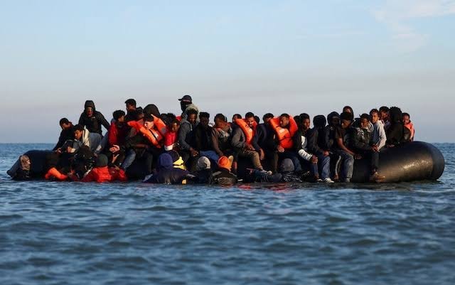 JohnEdwards1k's tweet photo. 881 illegals crossed the Channel in Burnham's first week.
France are assisting them, even opening fire on a UK vessel carrying Chris Philp.
Burnham says the 'plan is working'.
More gaslighting, more failure, more migrant chaos.
This govt don't want to defend our borders. https://t.co/ukkTEV2qba