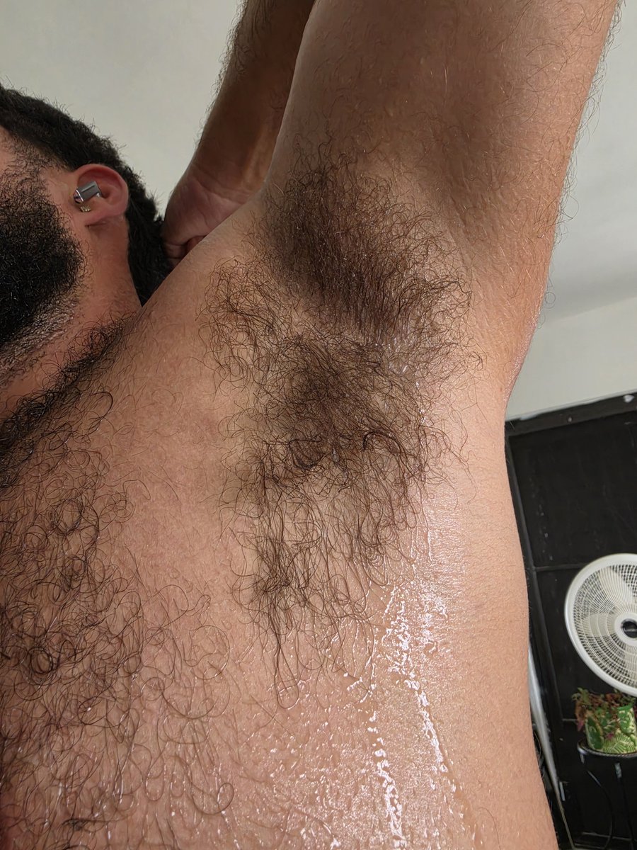 SweatyPitsnFeet's tweet photo. My pits are so hairy and stinky!!! It's hard to find other pits this good 👅👅👃🏽😈 hit me up if you got pits worth sniffing https://t.co/XtpS8lmdG5