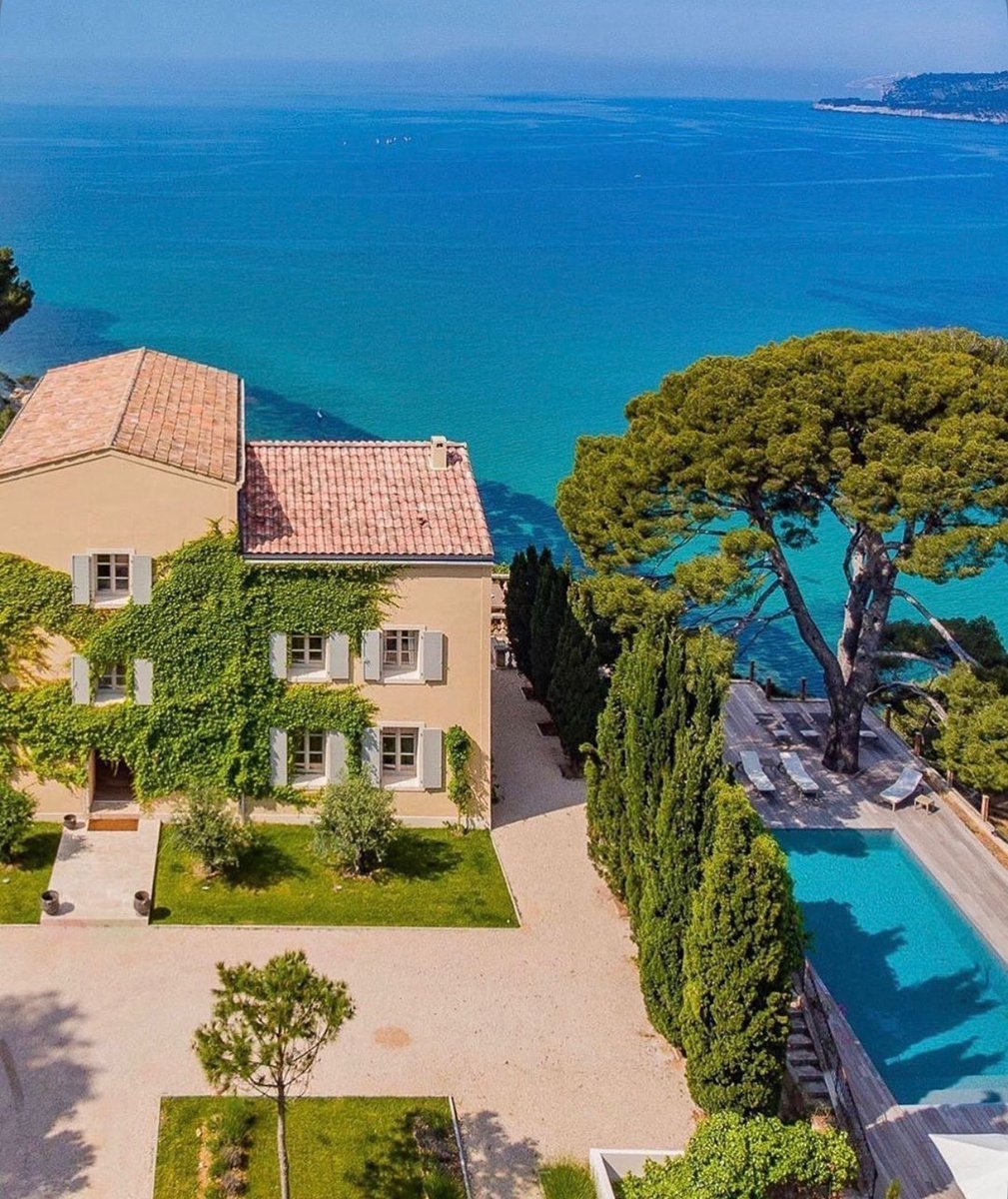 W0rld2026's tweet photo. Cassis, France 🇫🇷 https://t.co/up4brYtcEj