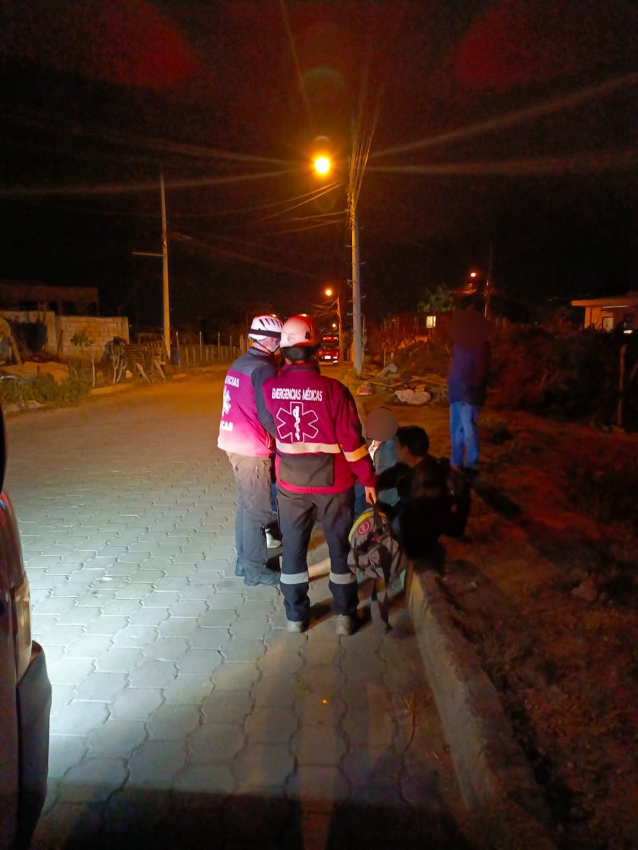 istcre's tweet photo. #ReporteDeAtenciónISTCRE 🚑

Atendimos a un paciente masculino víctima de caída desde un vehículo en movimiento. Se realizó valoración, estabilización y traslado a una casa de salud para su atención definitiva.

📞 Emergencias: 9-1-1.

#ISTCRE #ECU911 #AtenciónPrehospitalaria https://t.co/GNOPTFMCUb