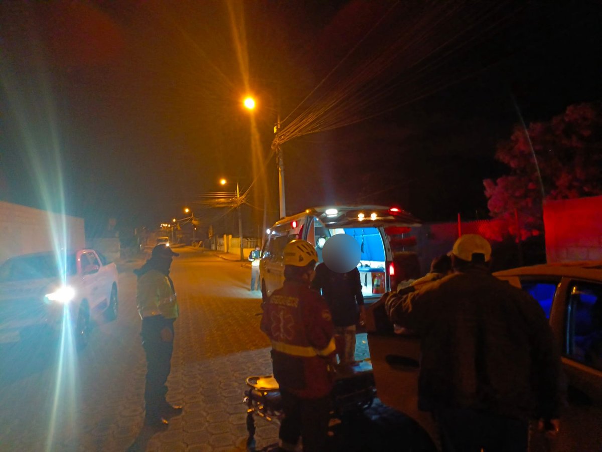 istcre's tweet photo. #ReporteDeAtenciónISTCRE 🚑

Atendimos a un paciente masculino víctima de caída desde un vehículo en movimiento. Se realizó valoración, estabilización y traslado a una casa de salud para su atención definitiva.

📞 Emergencias: 9-1-1.

#ISTCRE #ECU911 #AtenciónPrehospitalaria https://t.co/GNOPTFMCUb