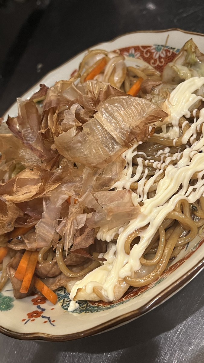 Iemon_Ichikawa's tweet photo. ✒️昨夜もご来店ありがとうございます。
-
焼きそばが美味そうです。
“お祭りの焼きそば”ではなく“焼きそば祭り”です（？）
今夜もご来店お待ちしております。
-
7月30日(木)
20てん 23レゐ https://t.co/CCWtY2T5jO