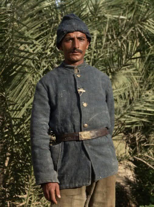 ilbilgemedya's tweet photo. 1916’da Kut’ül Amare’de tüfeğiyle bir İngiliz uçağını düşüren Gümüşhaneli Osmanoğlu Mehmet. https://t.co/gStPVPS0Yb