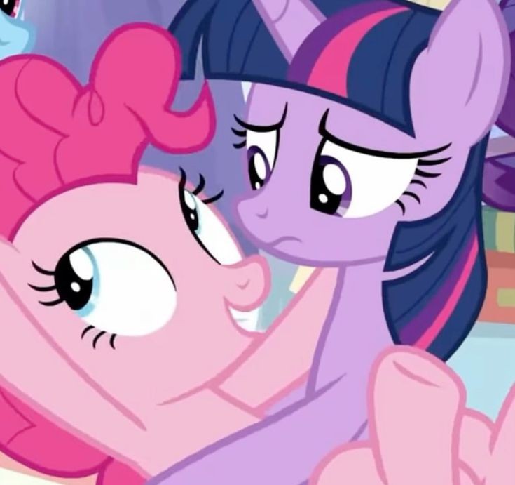 TwipieLover's tweet photo. Twipie is really beautiful, you can't look at this ship and hate on it, it's literally perfect, everyone should start loving twipie like it's canon because IT IS canon and I'm not delusional lala https://t.co/SovVzxSM8L