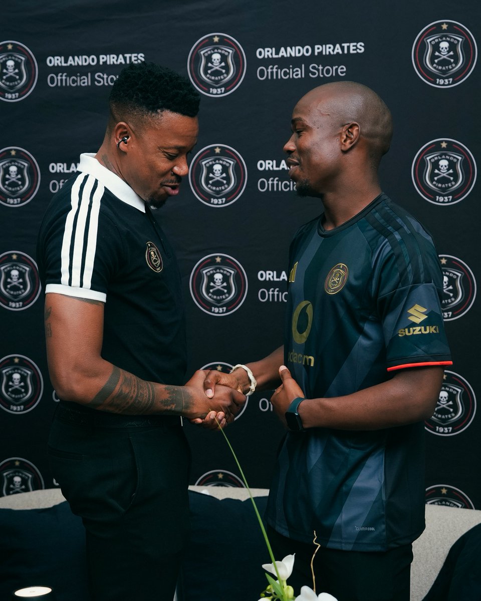 orlandopirates's tweet photo. 🚨 It's official!

The @orlandopirates store is now OPEN at Mall of Africa. 🏴‍☠️🛍️

⚫⚪🔴⭐
#OrlandoPirates
#OnceAlways https://t.co/uBtBhBn9IY