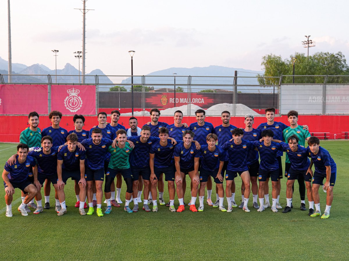 uesantandreu's tweet photo. 🏝️ Acabem l'estada de tres dies a Mallorca.

🍍 Moment per fer pinya i cohesió d'equip en aquest inici de pretemporada 💛❤️ https://t.co/sJxMF3jS71
