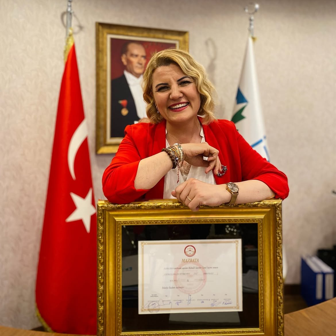 darkwebhaber's tweet photo. Tutuklu İzmit Belediye Başkanı Fatma Kaplan Hürriyet: 

"AKP’ye geçeceğime paşa paşa yatarım" https://t.co/4DtSHpr8pc