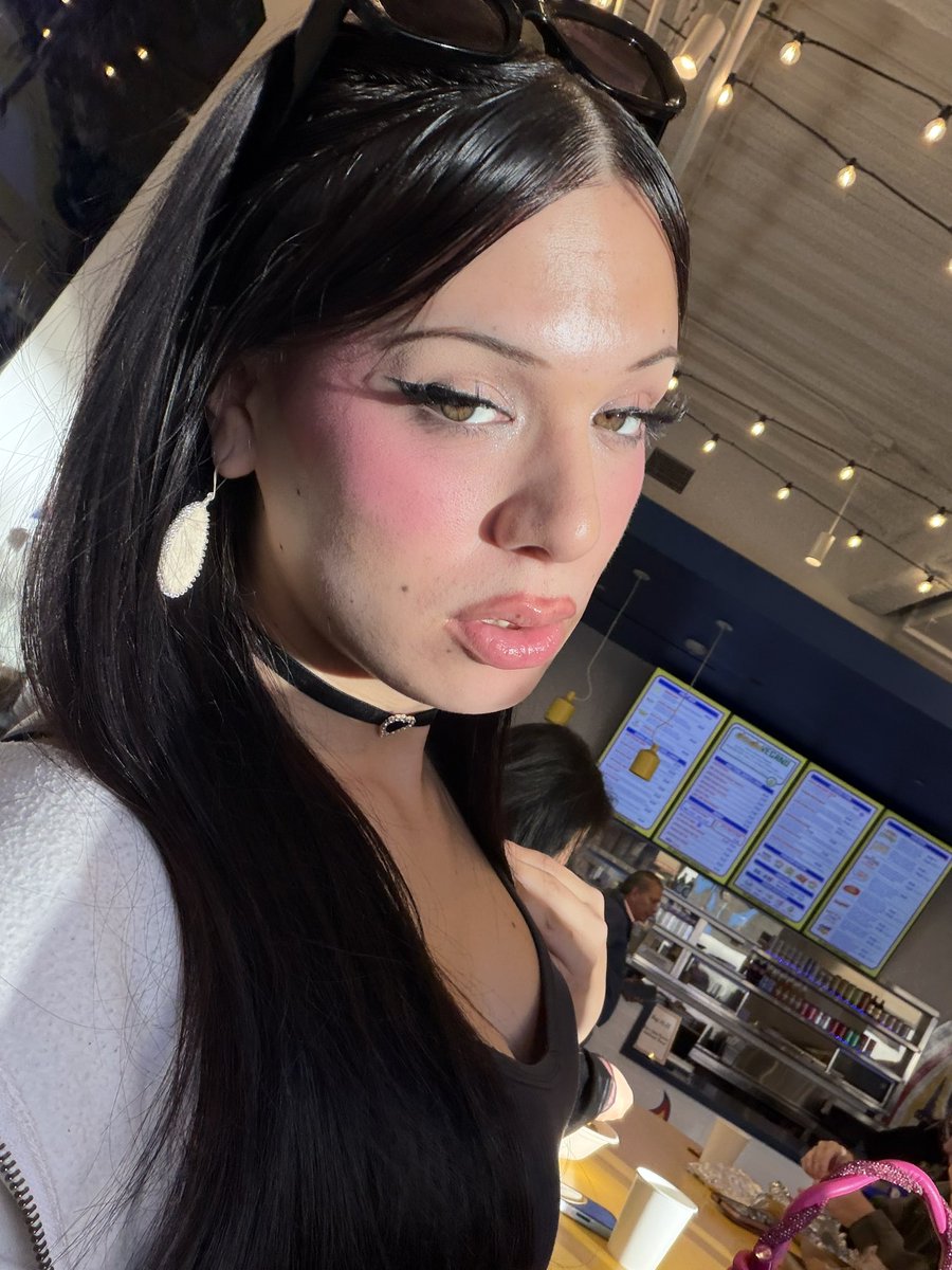 litasusual's tweet photo. that mf girlie https://t.co/ObuMPx9QxB