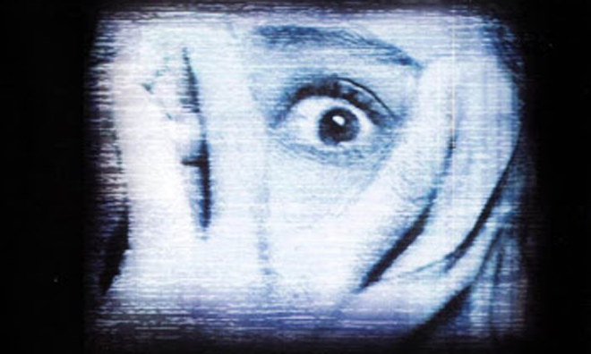 Cinegarage's tweet photo. Uno de los mejores thrillers de la historia se llama Tesis y está cumpliendo 30 años así, como si nada. Por eso @mezclillaguarra y @AntonGoenechea le dedican el podcast @Cinegarage que encuentran en esta liga https://t.co/y1PiBC5Ay8 https://t.co/7NJ0t7vVRV
