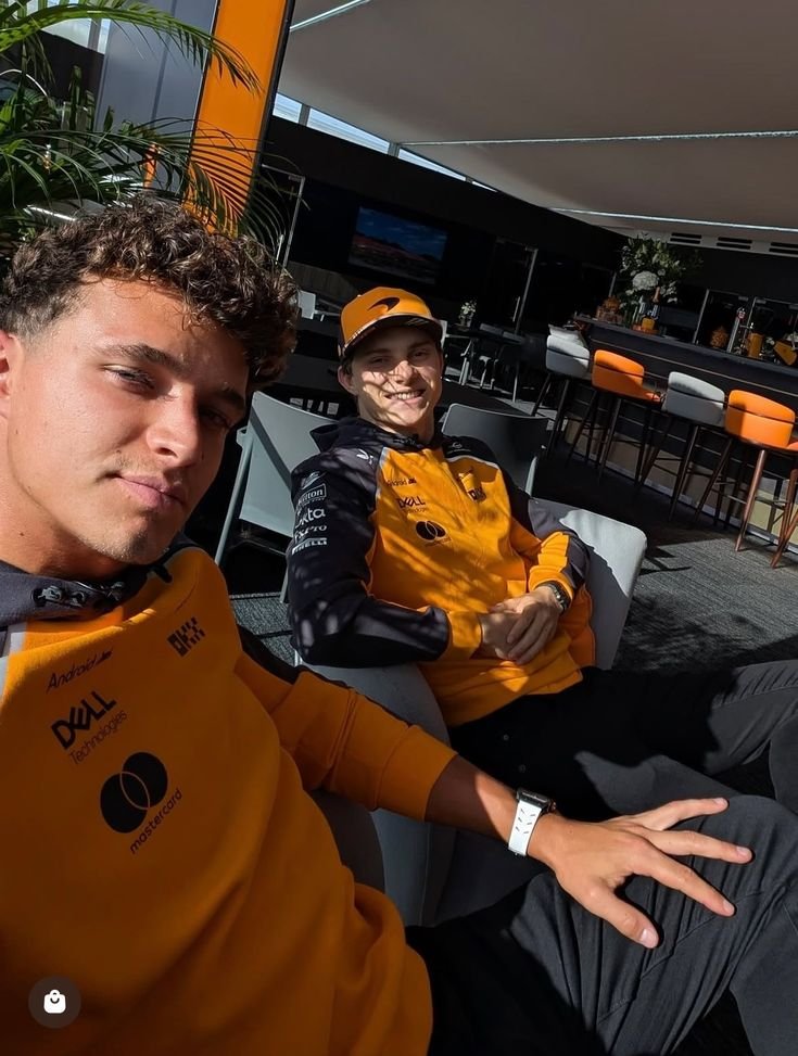 jasjmine_'s tweet photo. my McLaren boys 🧡🐝☝🏽 https://t.co/FsfQWRhlyB