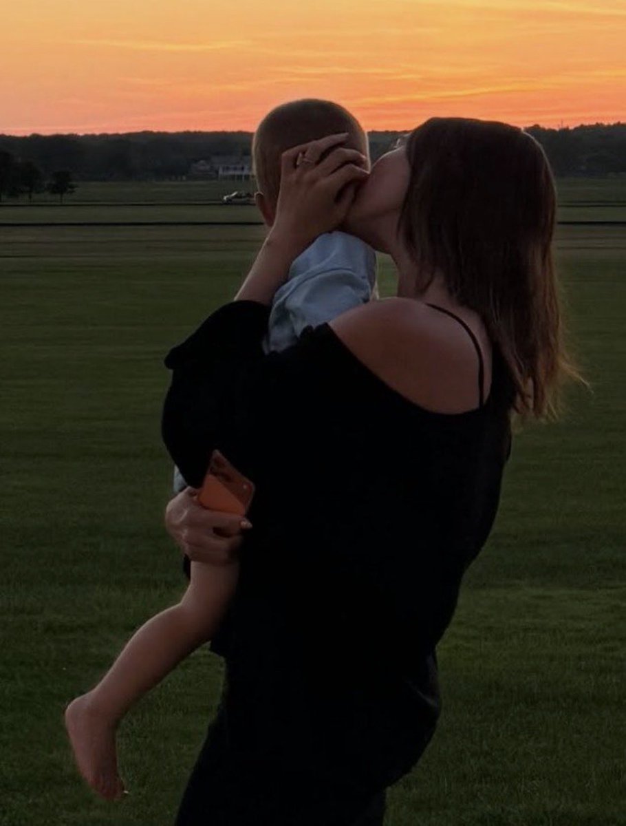 blessjbb's tweet photo. mommy's baby forever 😭 https://t.co/3I9i7x0PNF