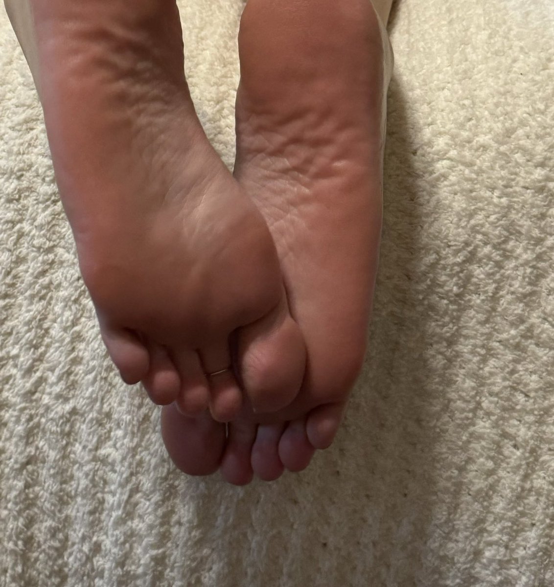 itsabbytoyew's tweet photo. Soft as buttah 🤤 #feetfetısh #spicycontent #sex https://t.co/aQbiP6iZ81